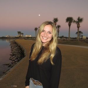 Meet your Posher, Alyssa